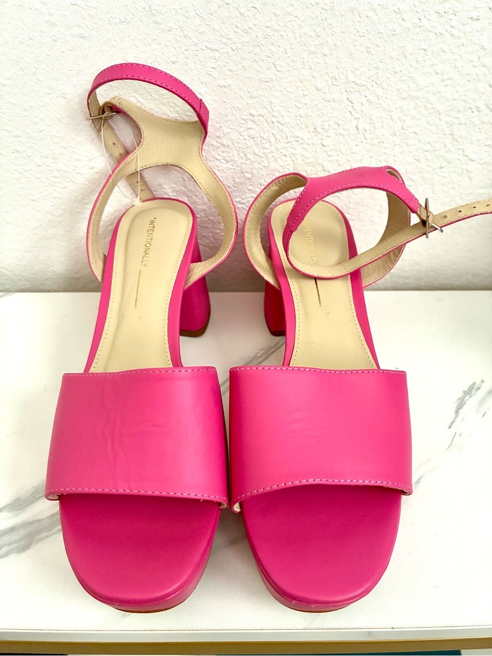 NWOT pink leather block heel by Intentionally Blank Euro size 40 US approx 9